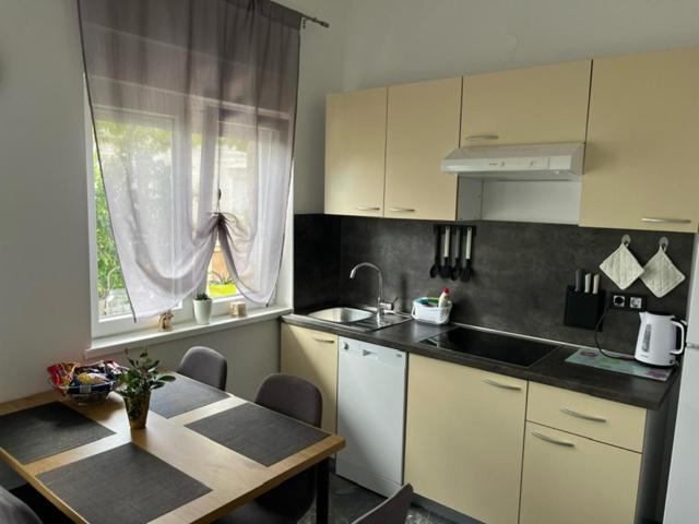 Apartman Laura Dramalj Rum bild