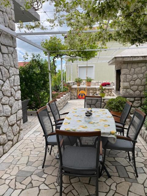 Apartman Laura Dramalj Rum bild