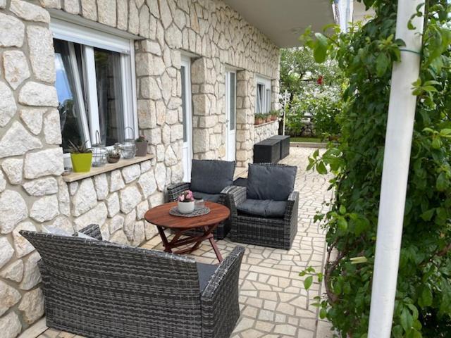 Apartman Laura Dramalj Rum bild
